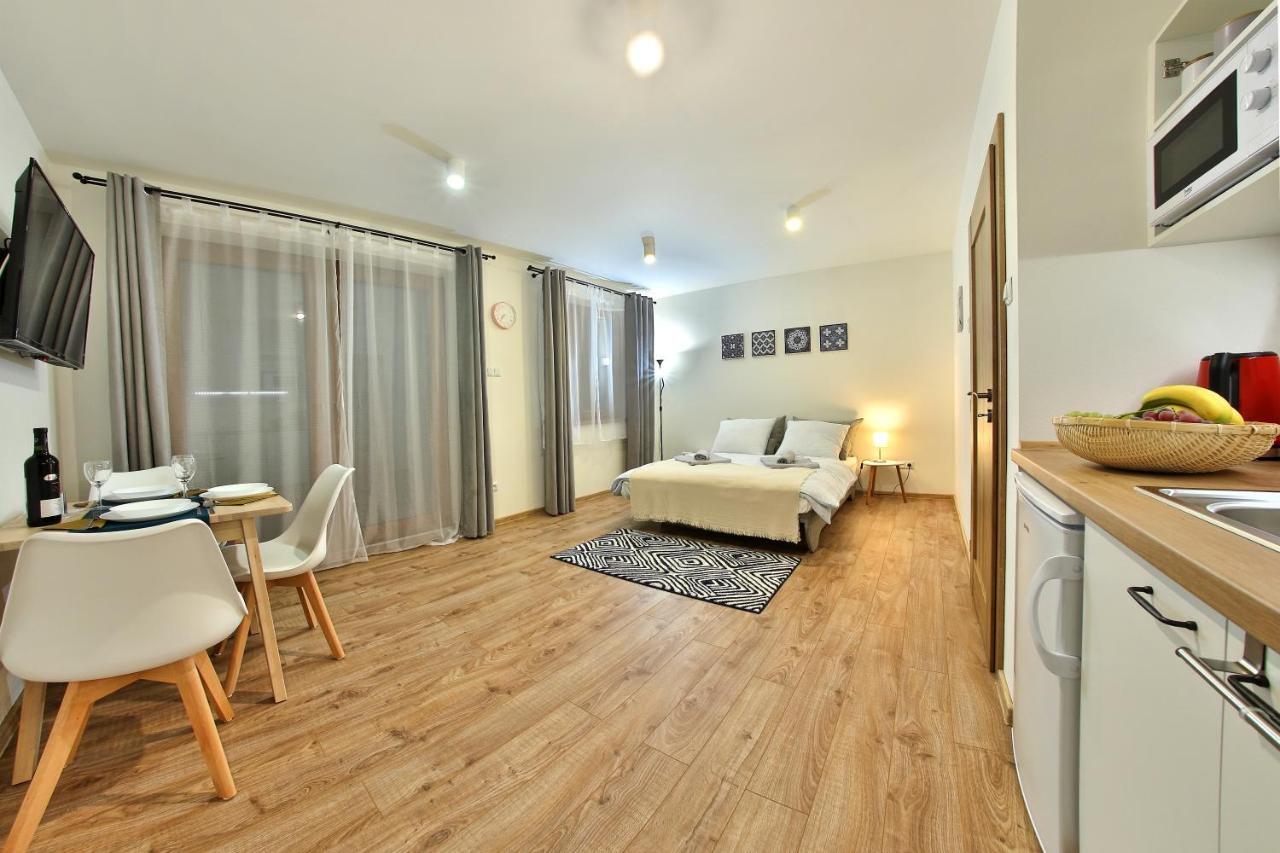 Kamilli Apartment Besenova Luaran gambar